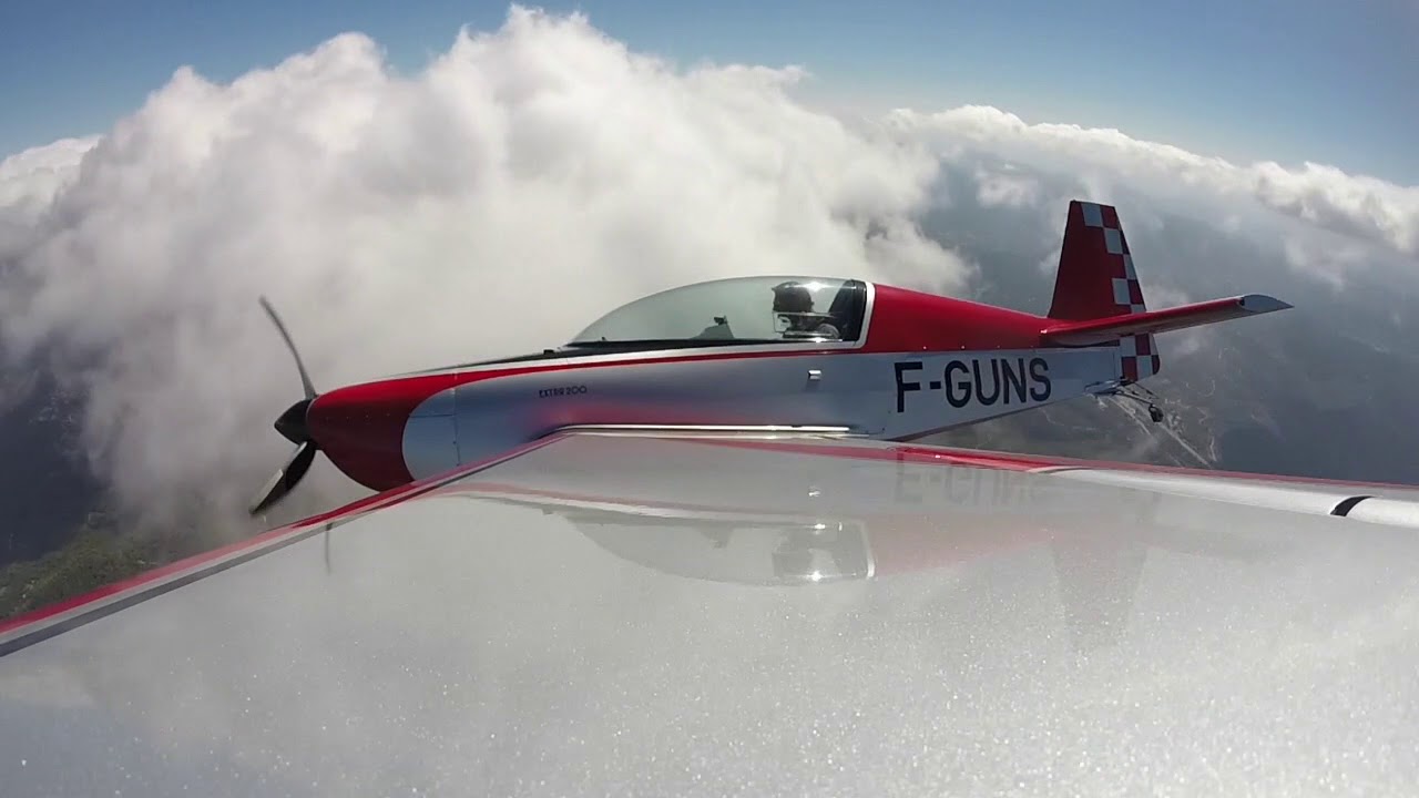 Vidéo : vol de voltige en Extra 200 avec Flight Unlimited au-dessus de Cannes